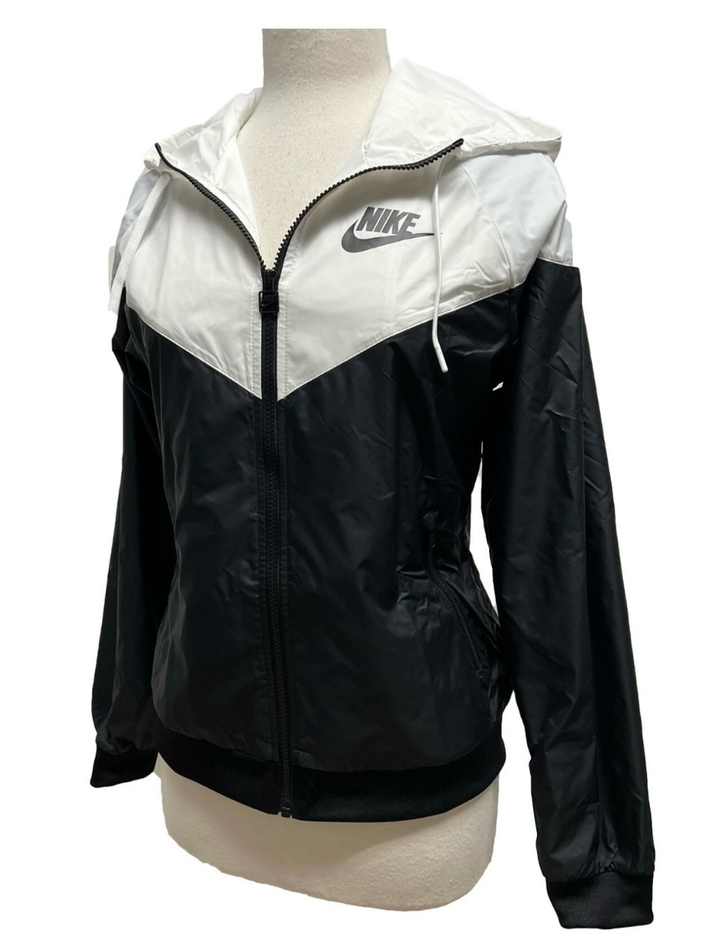 Nike Women's Black & White Hooded Windbreaker Jacket M